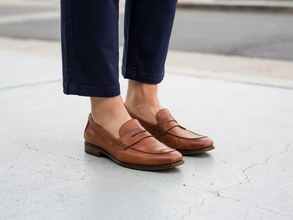 stylowe buty do granatowych spodni